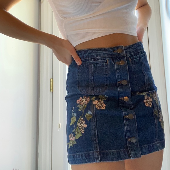 Floral embroidered top shop jean skirt - Picture 2 of 3